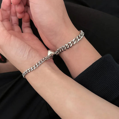 Set de pulseras magnéticas de corazón para parejas